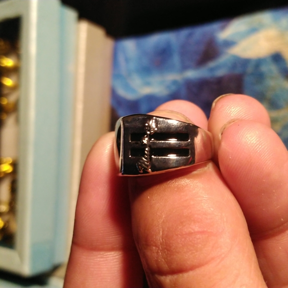 Mustang ring     (1B) - Picture 3 of 4